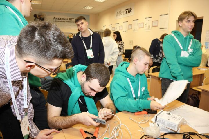 13 листопада завершилася цьогорічна програма “Насіння для майбутнього” (Seeds for the Future) в Україні, яку щороку організовує компанія “Хуавей Україна” спільно з партнерами